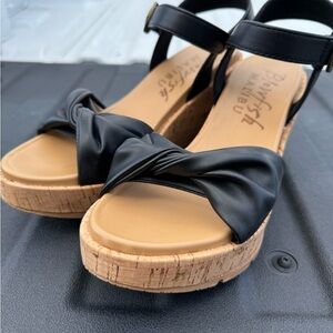 Black comfy wedges